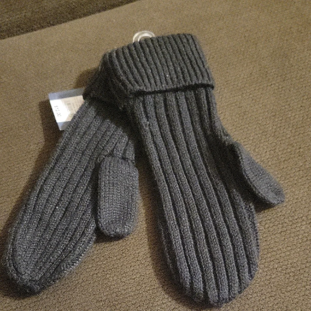 Two Pairs of Gloves Universal Thread Black Knit Gloves & Wild Fable Purple Sizes
